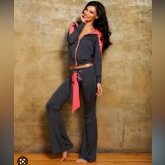 🔥Beach Bunny Lounge Bunny Booty Modal & Lace Tracksuit Small